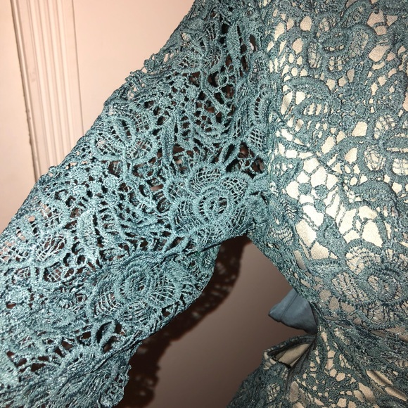 Lace padded backless dress - Picture 3 of 4